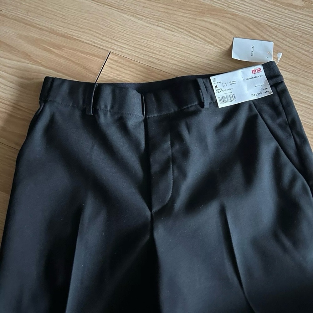 NWT Uniqlo Black Pleated Trousers Dress Pants Women’s Medium (fits like a 2-4) - Picture 2 of 9